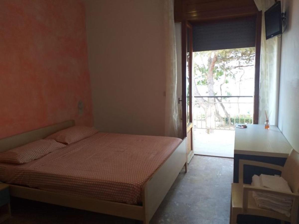 Room In Bb - Spacious Double Room Beside The Sea Pineto Luaran gambar